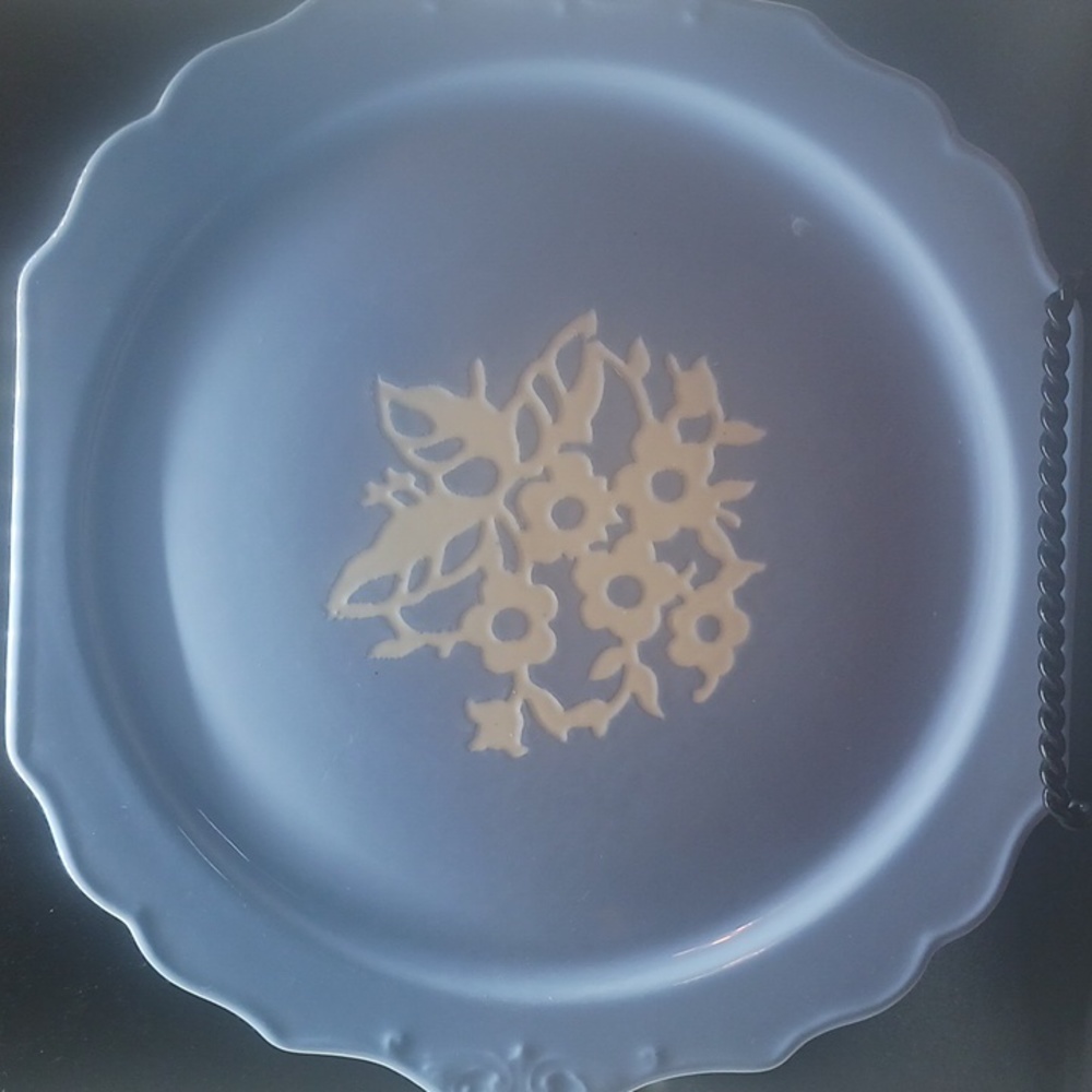 Cameoware by Harkerware Pottery Co. Patented U.S.A.  Blue & White Cake Plate - Picture 3 of 4